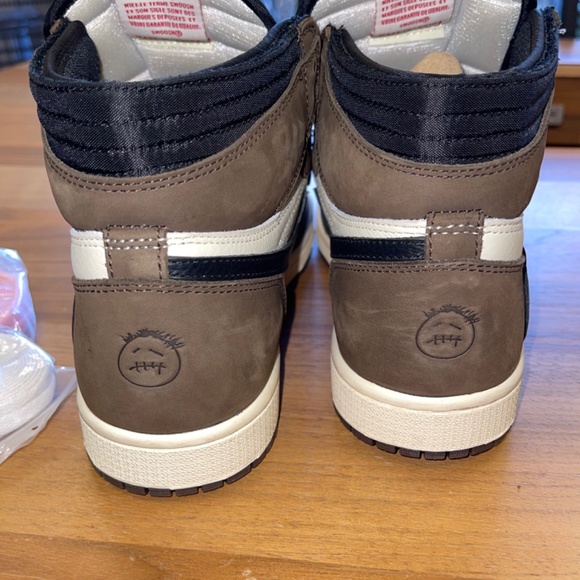 Travis Scott  x air jordan 1 retro high OG Mocha Size 8 men main image 10